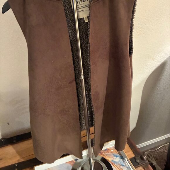 True Grit Brown Fleece-Lined Vest - Picture 4 of 4